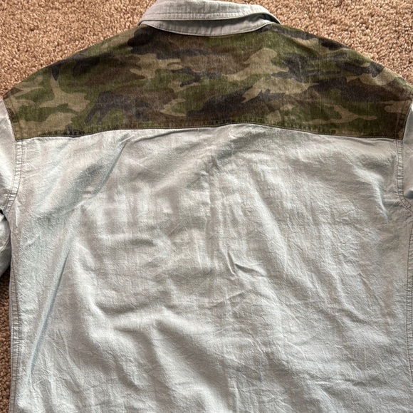 Honey Punch Casual Blue and Green Button Down Shirt - Picture 4 of 4